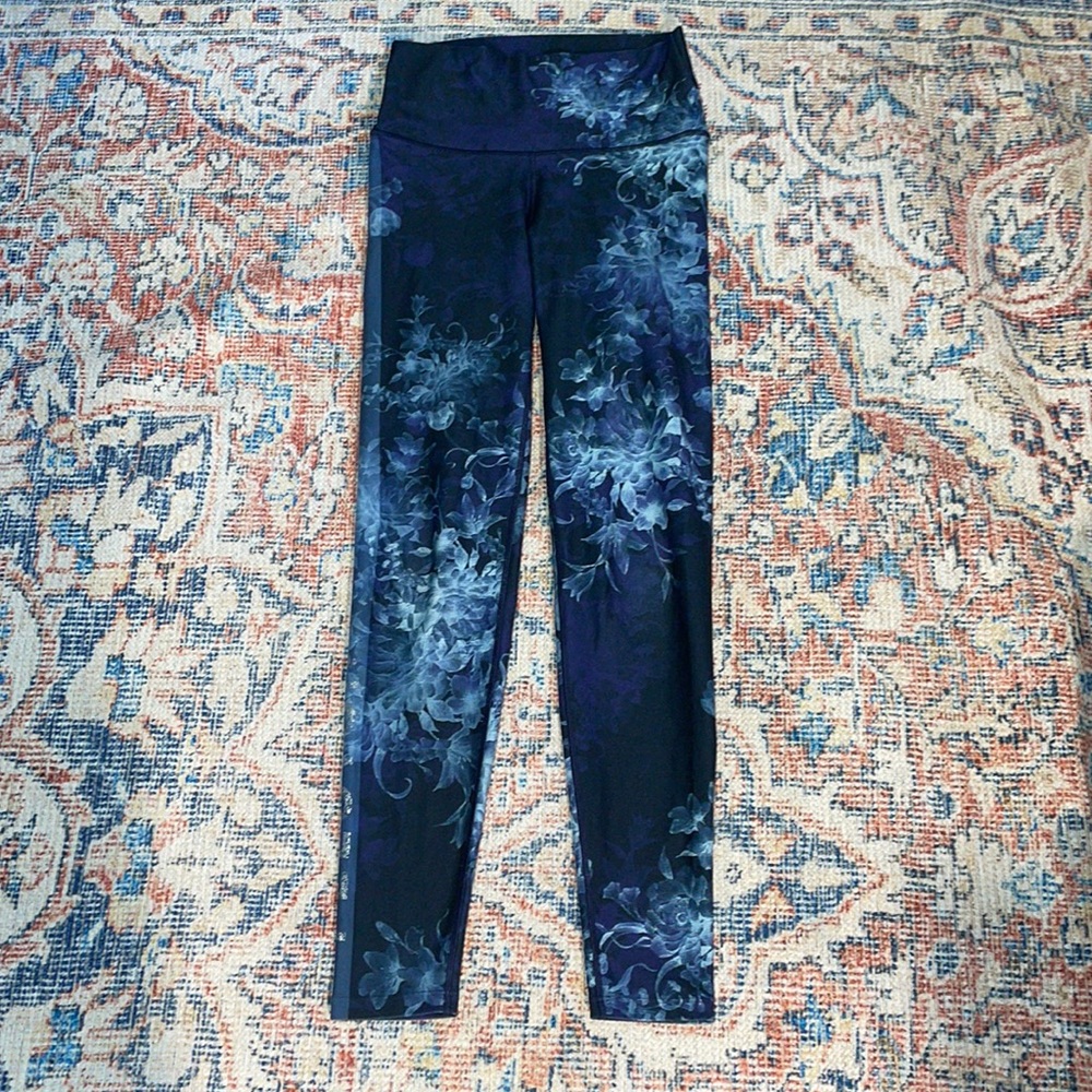 WITH Wear It To Heart x Peloton Blue Floral Leggings SZ S VGUC
